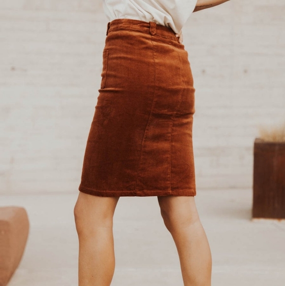 Böhme Corduroy Button Down Skirt Rust/Brick S-XXS - Picture 3 of 9